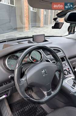 Микровэн Peugeot 5008 2012 в 