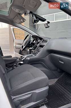 Микровэн Peugeot 5008 2012 в 