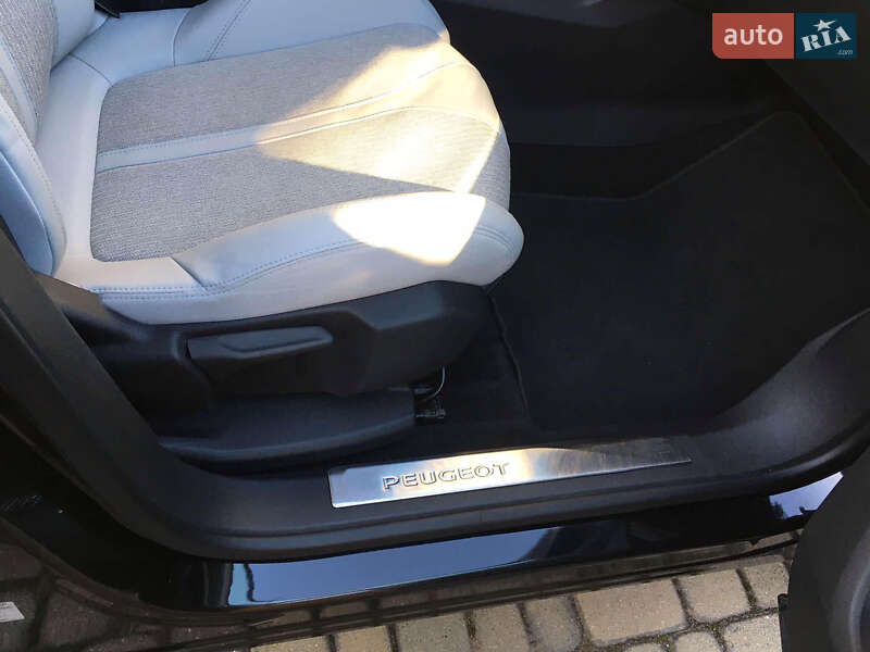 Позашляховик / Кросовер Peugeot 5008 2018 в Бродах фото 17 Позашляховик / Кросовер Peugeot 5008 2018 в Бродах