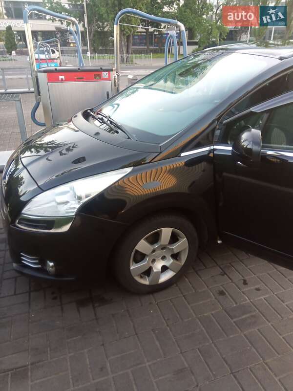 Микровэн Peugeot 5008 2013 в Киеве