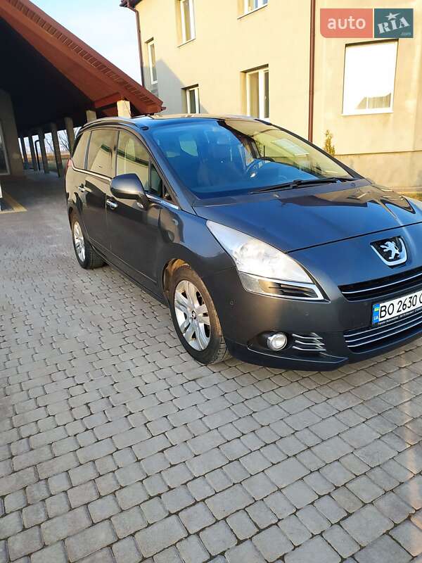 Peugeot 5008 2012