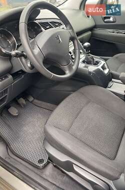 Микровэн Peugeot 5008 2011 в 