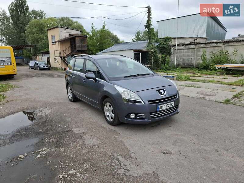 Peugeot 5008 2011