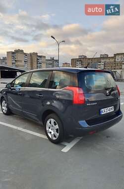 Микровэн Peugeot 5008 2012 в 