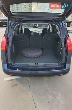 Микровэн Peugeot 5008 2012 в 