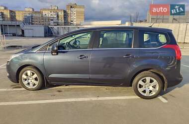 Микровэн Peugeot 5008 2012 в 