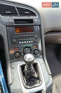 Микровэн Peugeot 5008 2010 в 