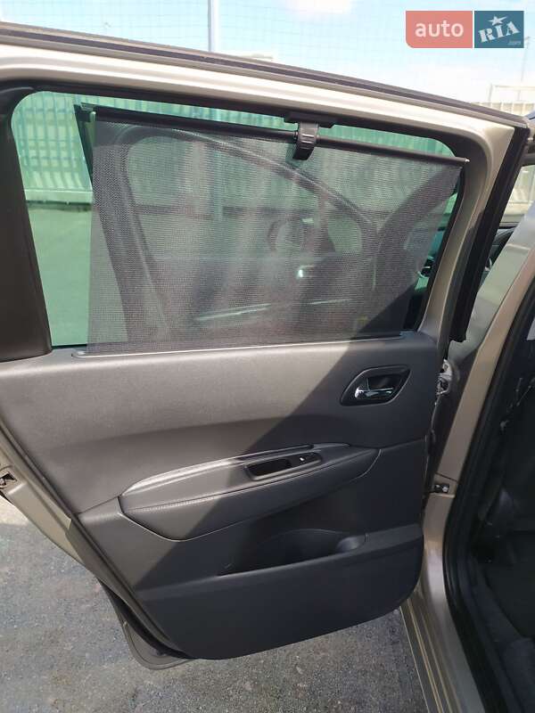 Микровэн Peugeot 5008 2010 в Киеве фото 5 Микровэн Peugeot 5008 2010 в Киеве