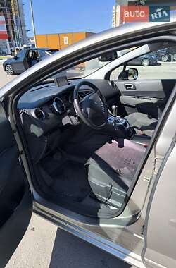 Микровэн Peugeot 5008 2013 в 