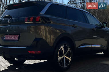 Внедорожник / Кроссовер Peugeot 5008 2017 в 