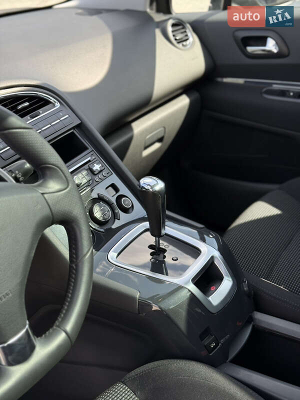 Микровэн Peugeot 5008 2011 в Калуше