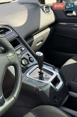 Микровэн Peugeot 5008 2011 в 
