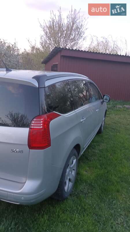 Микровэн Peugeot 5008 2010 в Ровно