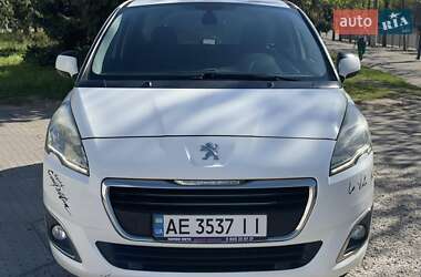 Позашляховик / Кросовер Peugeot 5008 2016 в 