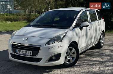 Позашляховик / Кросовер Peugeot 5008 2016 в 
