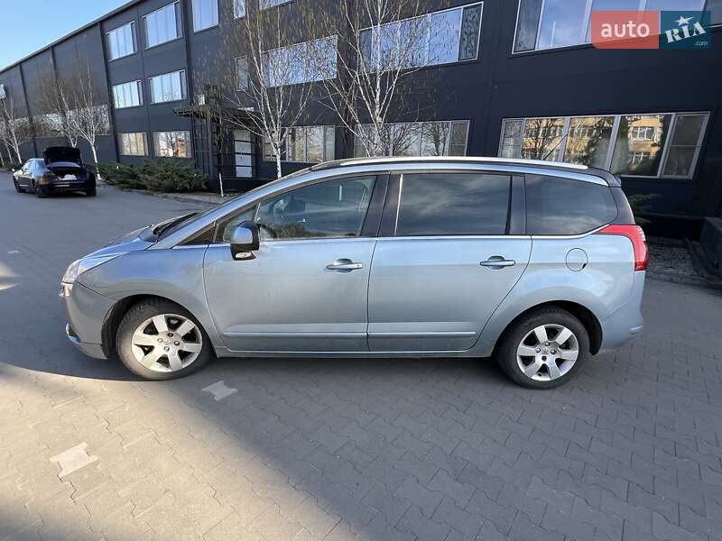 Peugeot 5008 2011