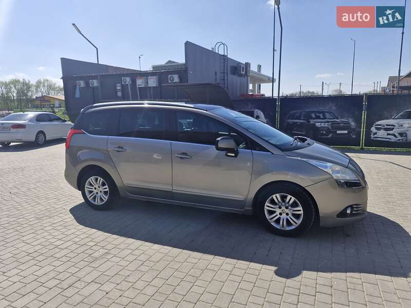 Микровэн Peugeot 5008 2010 в Рогатине