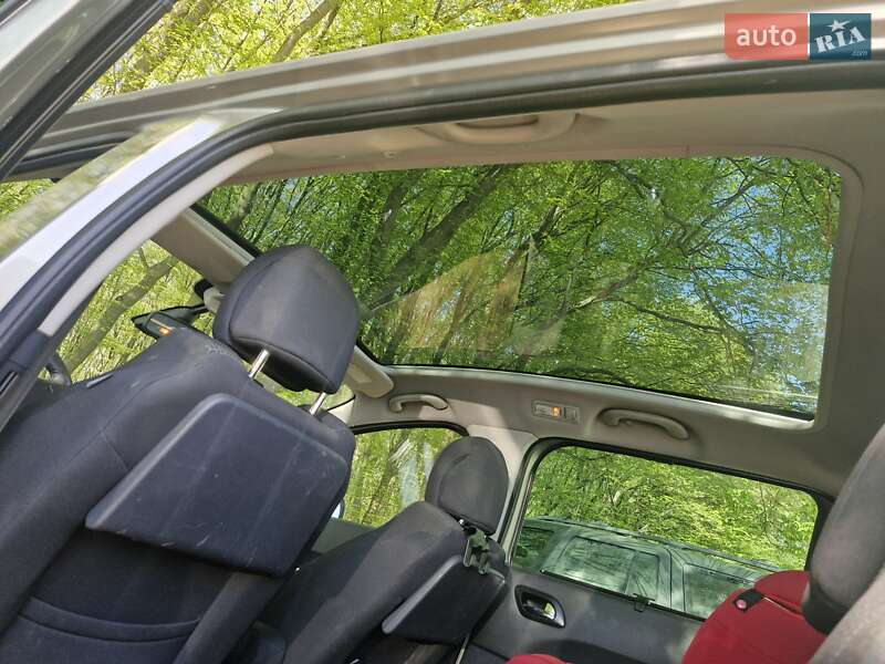 Микровэн Peugeot 5008 2010 в Рогатине