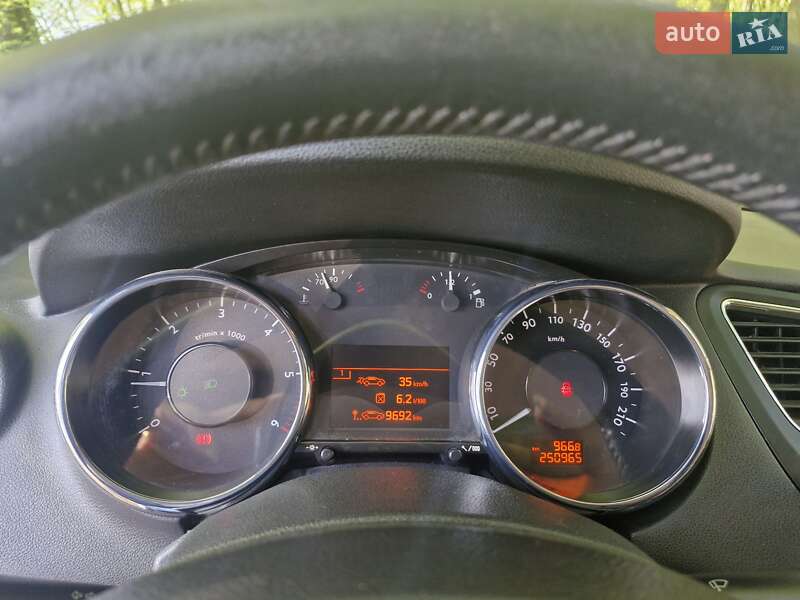 Микровэн Peugeot 5008 2010 в Рогатине