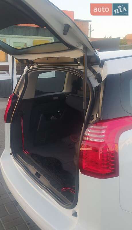 Мікровен Peugeot 5008 2016 в Чернівцях