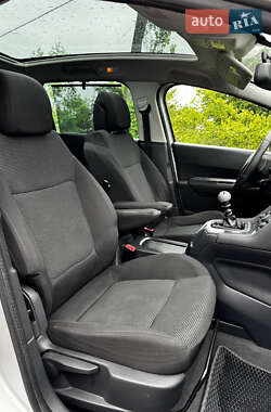 Мікровен Peugeot 5008 2011 в 