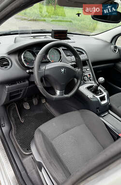 Мікровен Peugeot 5008 2011 в 