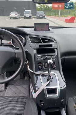 Микровэн Peugeot 5008 2011 в 
