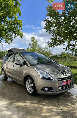 Микровэн Peugeot 5008 2012 в Долине