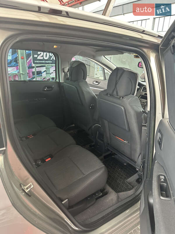 Микровэн Peugeot 5008 2013 в Ивано-Франковске