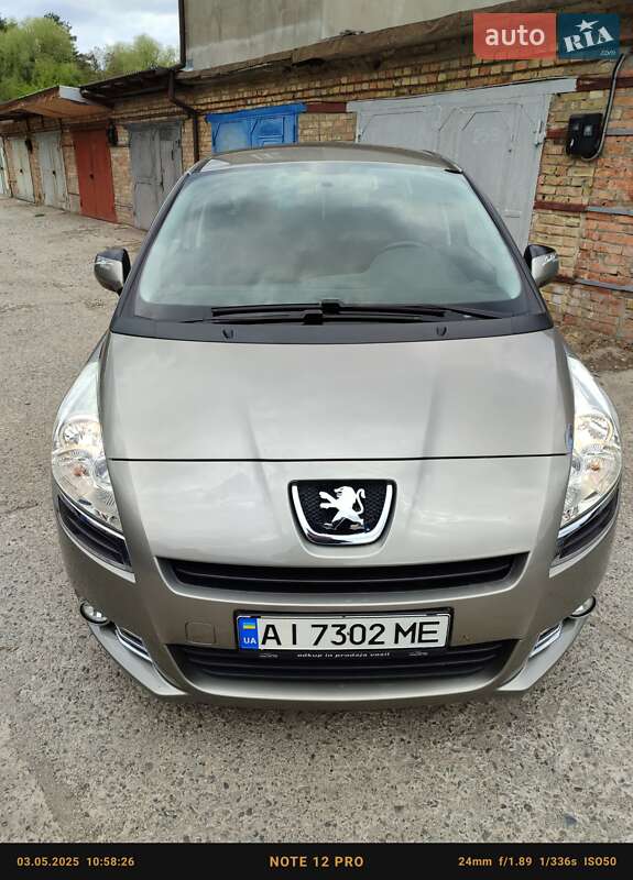 Peugeot 5008 2011