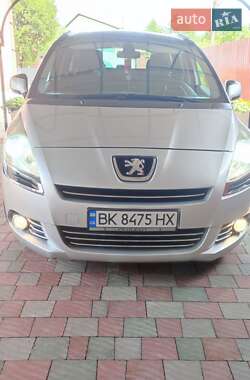 Микровэн Peugeot 5008 2012 в Сарнах