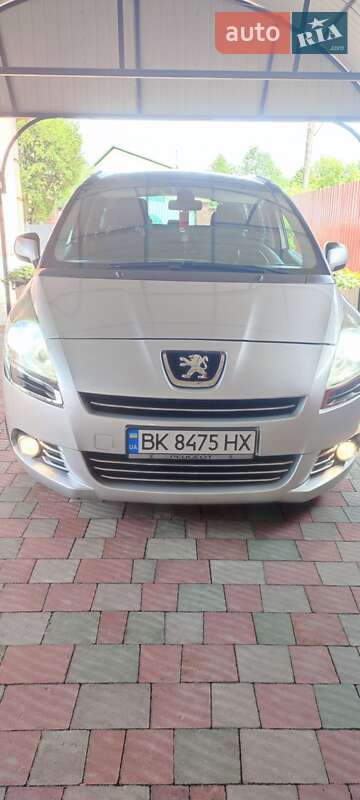 Peugeot 5008 2012