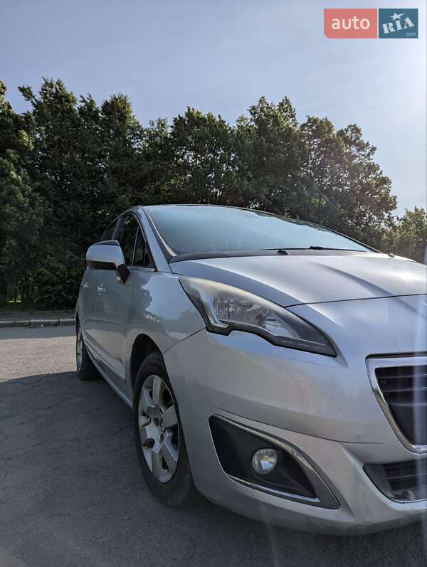 Микровэн Peugeot 5008 2014 в Владимире