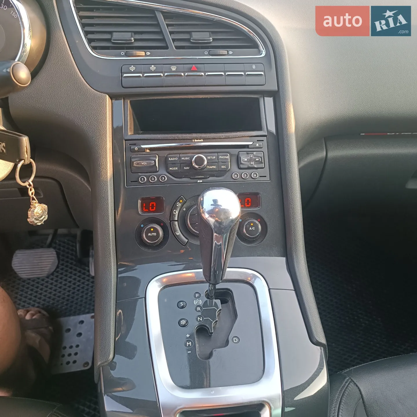 2011 Peugeot 5008 - мініатюра 17
