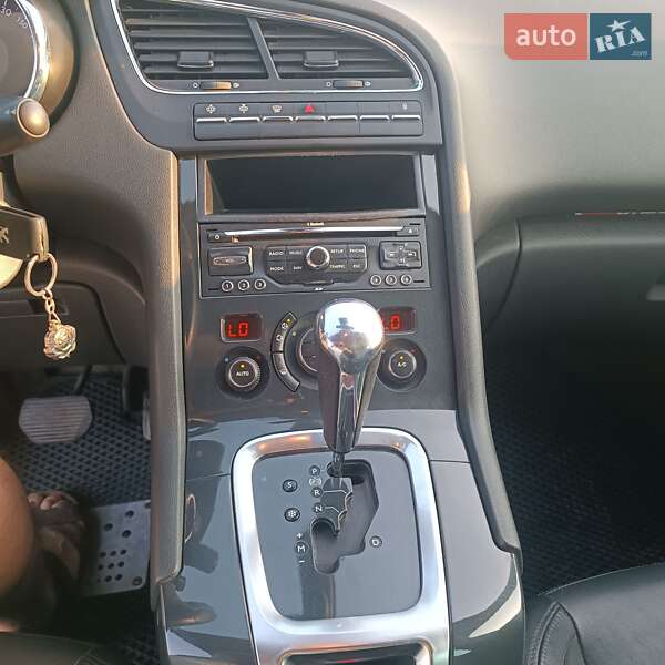 Микровэн Peugeot 5008 2011 в Золочеве