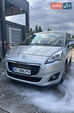 Мікровен Peugeot 5008 2015 в Старому Самборі