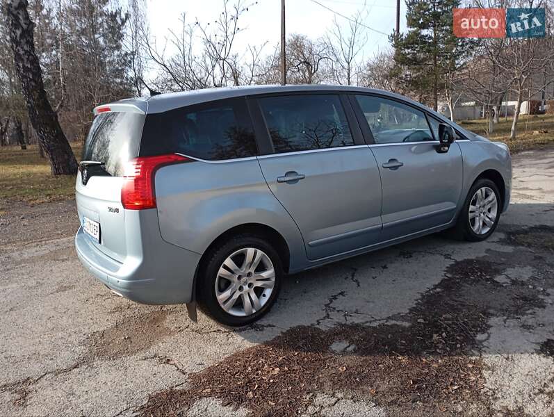 Микровэн Peugeot 5008 2010 в 