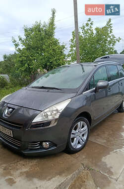 Мікровен Peugeot 5008 2011 в Сторожинці