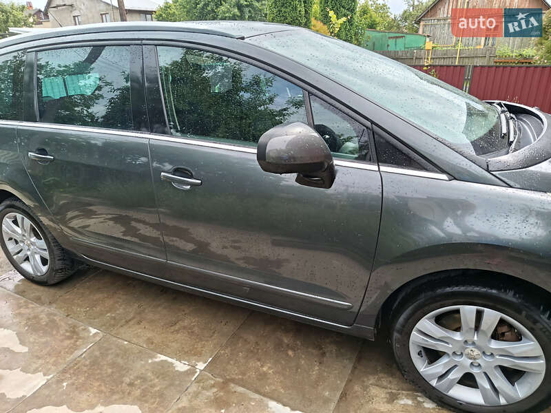 Мікровен Peugeot 5008 2011 в Сторожинці