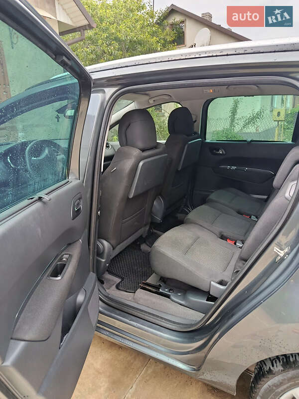 Мікровен Peugeot 5008 2011 в Сторожинці