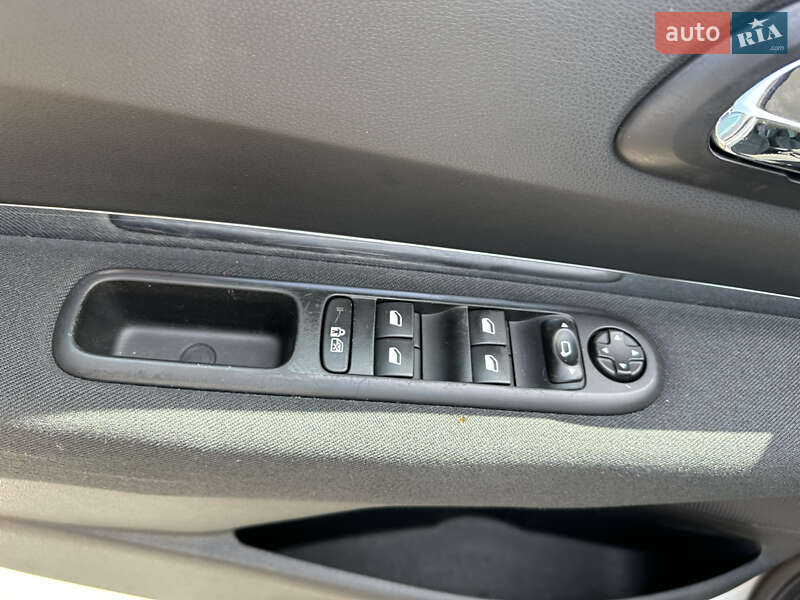 Мікровен Peugeot 5008 2012 в Львові