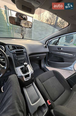 Микровэн Peugeot 5008 2010 в 