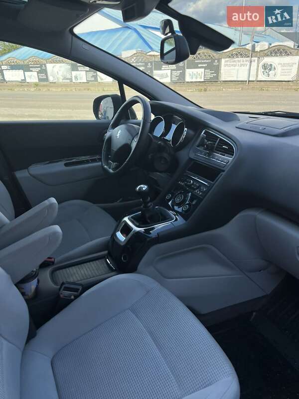 Мікровен Peugeot 5008 2011 в Дунаївцях
