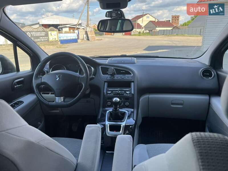 Мікровен Peugeot 5008 2011 в Дунаївцях