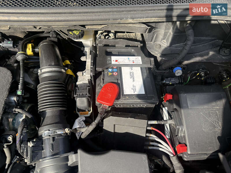 Позашляховик / Кросовер Peugeot 5008 2020 в Запоріжжі