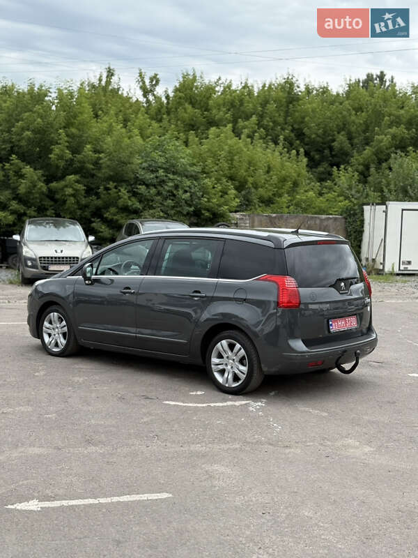 Микровэн Peugeot 5008 2015 в Дубно