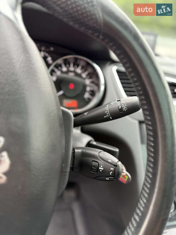 Микровэн Peugeot 5008 2015 в Дубно