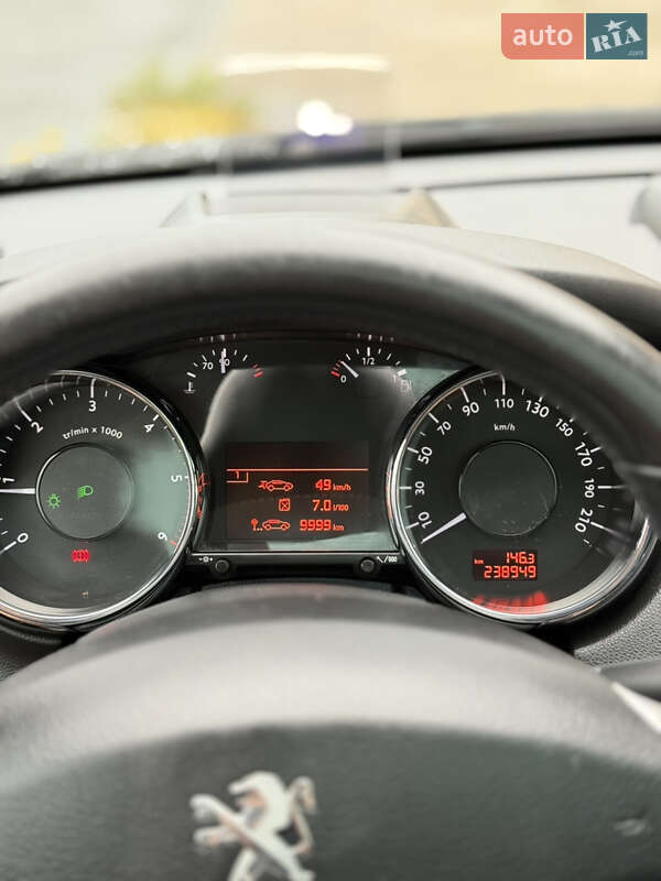 Микровэн Peugeot 5008 2015 в Дубно