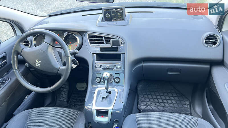 Микровэн Peugeot 5008 2015 в Черновцах
