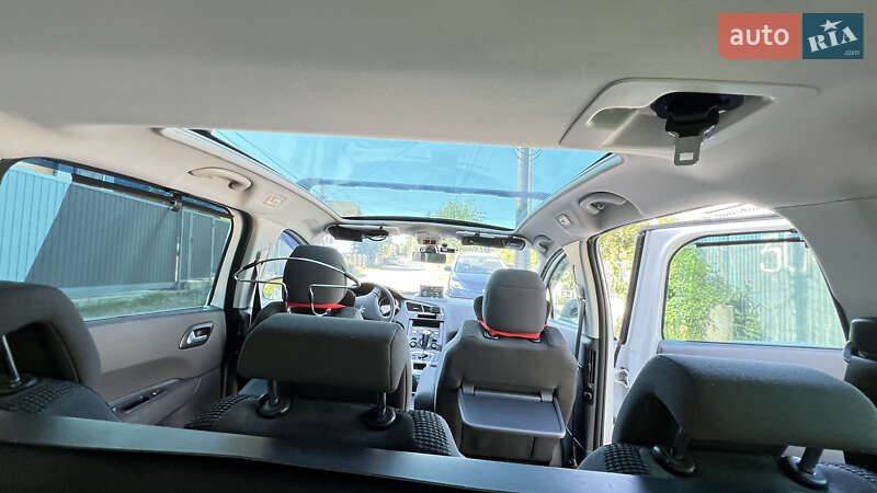 Микровэн Peugeot 5008 2015 в Черновцах